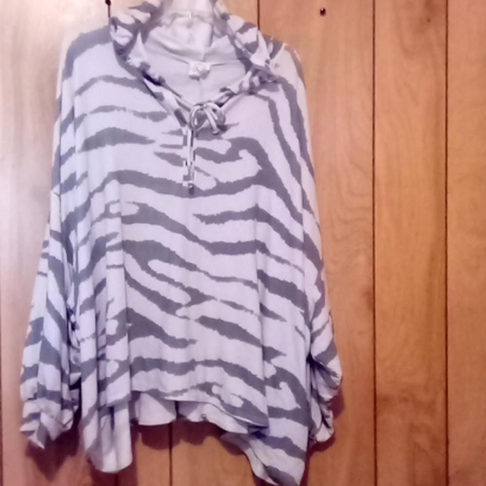 Oversized Fantastic hooded dolman sleeve top